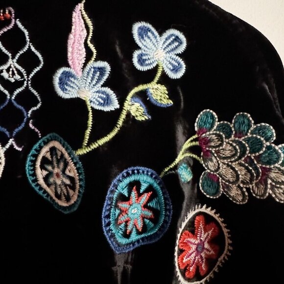 Johnny Was Pacifica Black Velvet Colourful Embroidered Button Down Top 2X - Picture 9 of 9